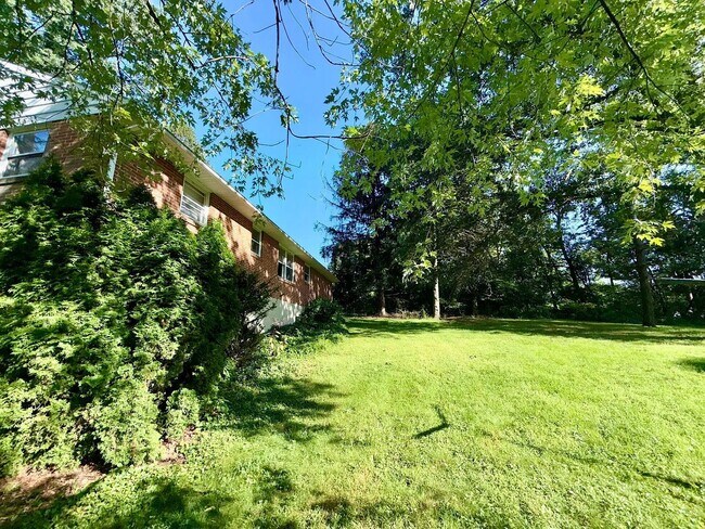 Building Photo - 329 Fairview Dr