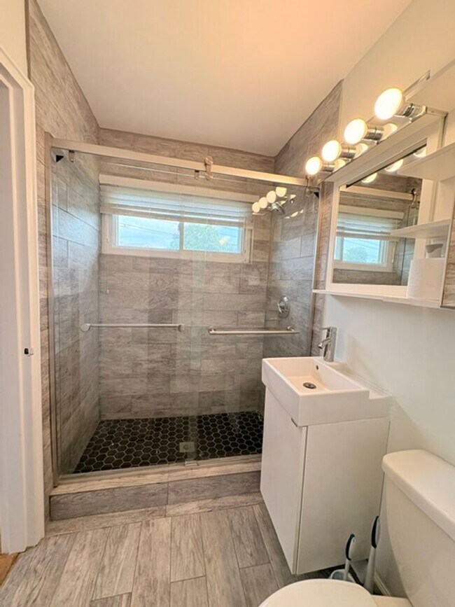 Building Photo - 9714 Admiralty Dr