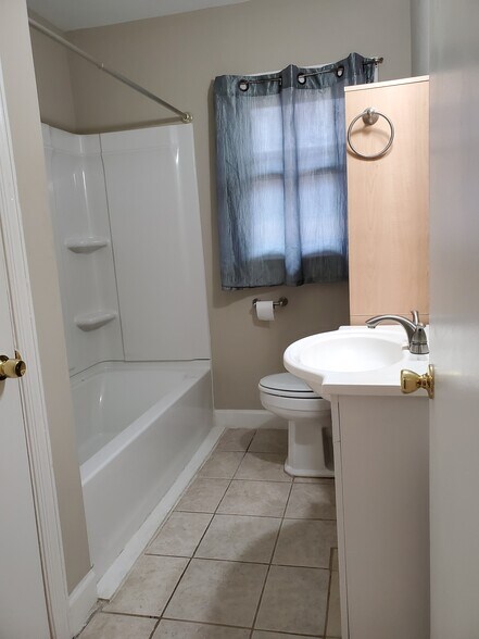 Bath 2 - 1225 Southerlund Rd