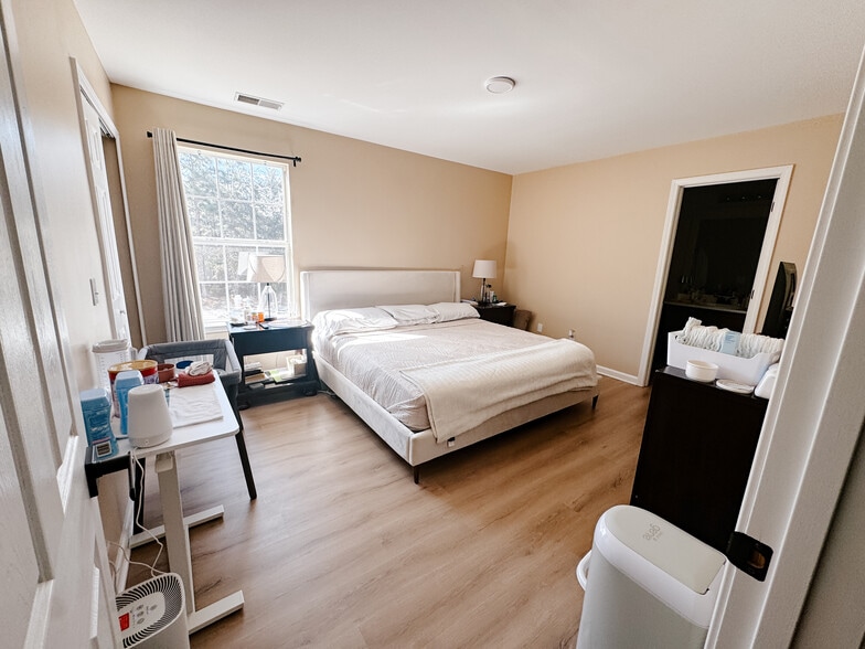 Building Photo - 215 Dillard Mill Dr