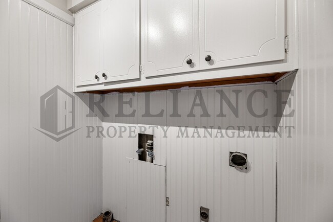 Building Photo - 1440 Community Dr