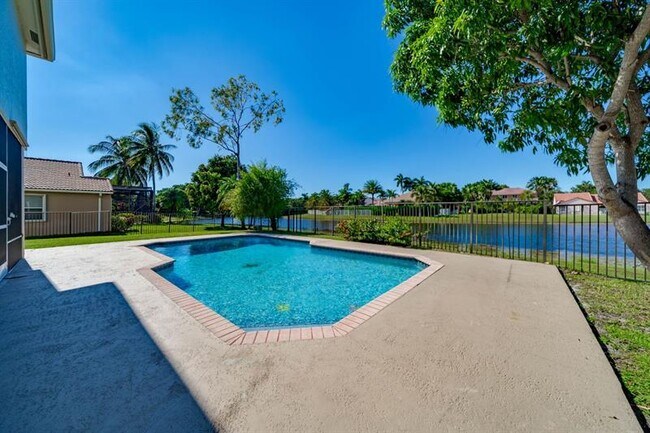 Building Photo - 558 Stonemont Dr
