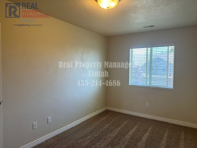 Building Photo - 3 bed 2.5 bath townhome in Fox Run