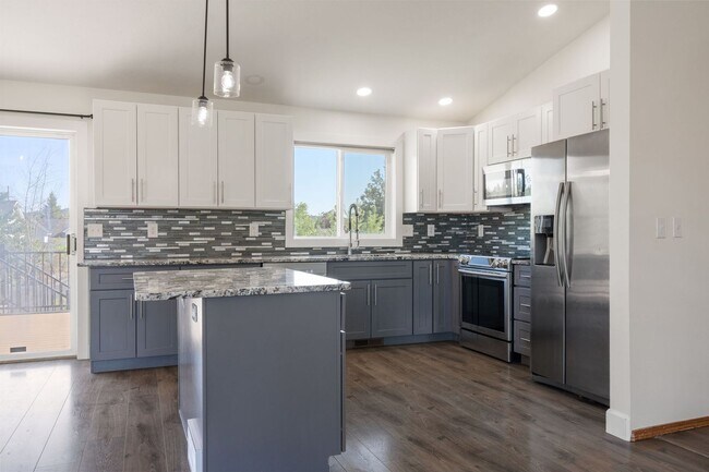 Building Photo - Spacious 4 Bed, 3 Bath Home | Central Vall...