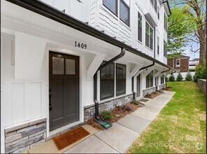 Building Photo - A cozy and spacious 4-bedroom, 5-bath home...