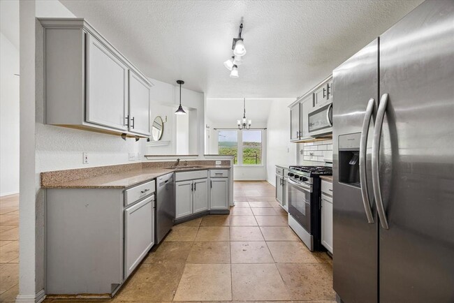 Building Photo - 124 Lago Grande Dr