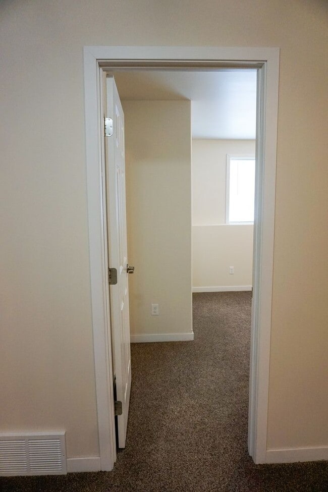 Building Photo - 3 Bed 2 Bath Twin Home