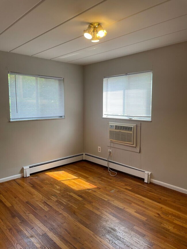 Building Photo - 539 Lowell Ave