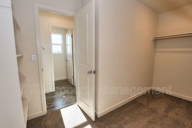 Building Photo - 716 Franklin St