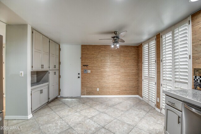 Building Photo - 8647 E Devonshire Ave