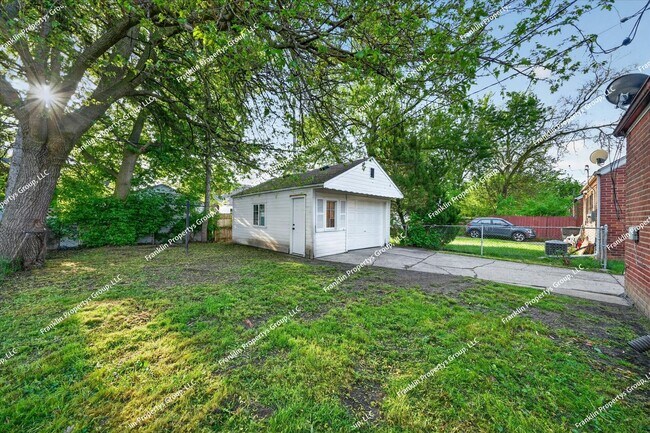 Building Photo - Fully Renovated 3-Bedroom Brick Bungalow in Detroit, 48235