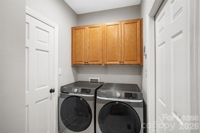 Building Photo - 704 Deercross Ln