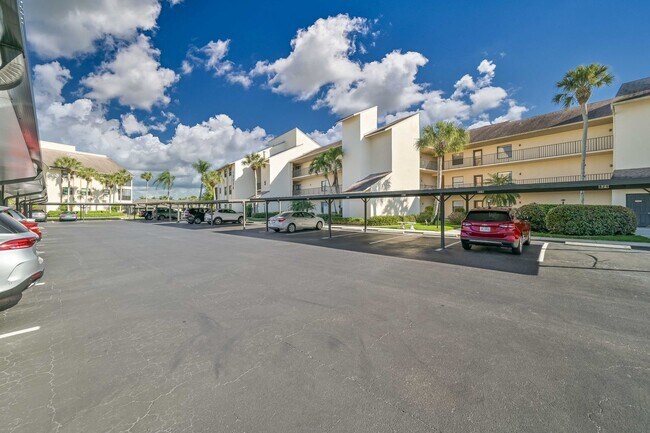 Building Photo - ** 2/2 First Floor Condo ~ Cross Creek ~ R...