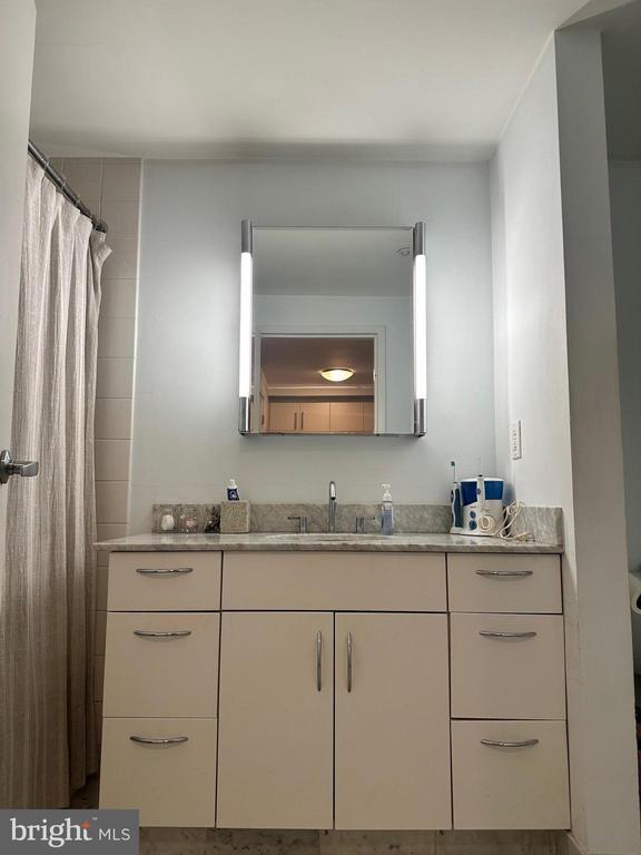 Building Photo - 219 S 18th St