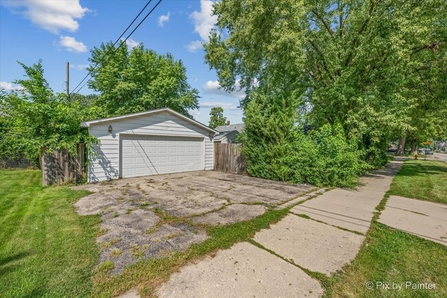 Building Photo - 645 Slade Ave