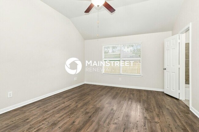 Building Photo - 4 Bedroom Pet-Friendly Home in Conroe, TX with Main Street Renewal