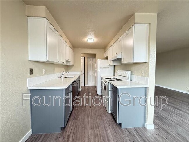 Building Photo - 938 N 100th St