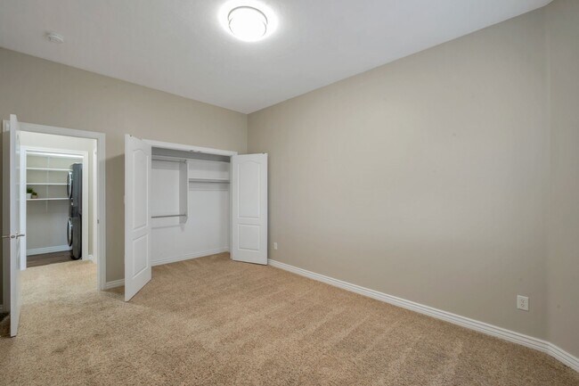 Building Photo - 8961 N Cottage Cyn Dr