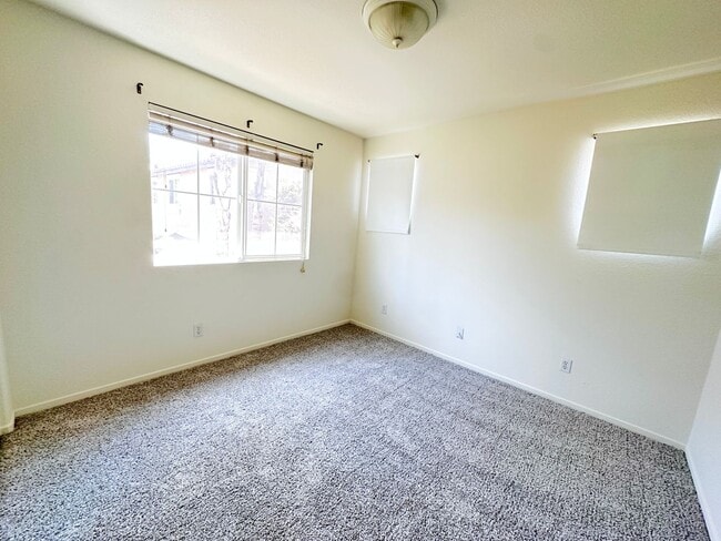 Building Photo - 4 bedroom home. New Carpet!