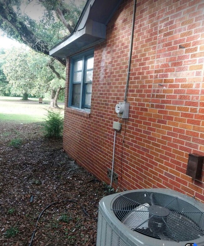 Building Photo - Biloxi 3 Bedroom