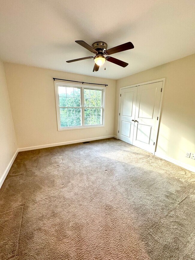 Building Photo - Duplex for Rent in Woodstock