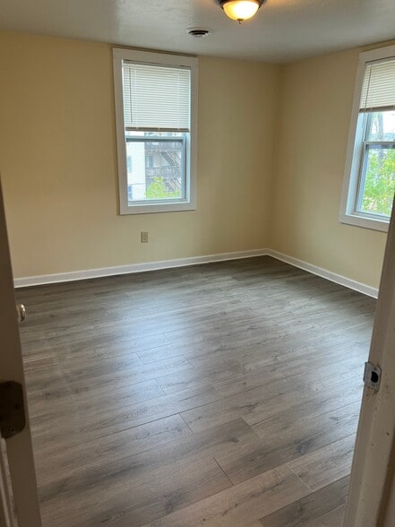 Building Photo - 375 Elm St