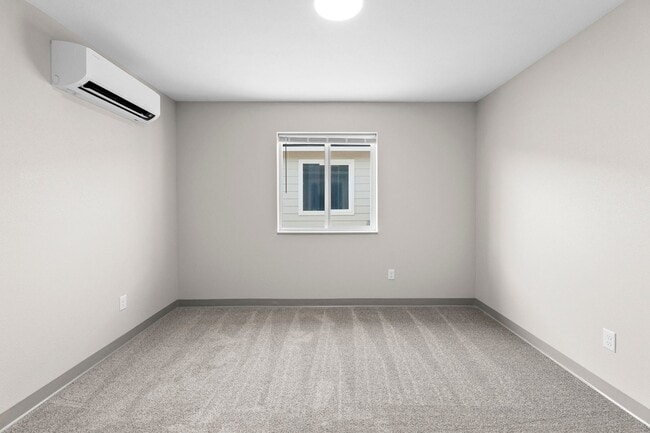 Building Photo - Zero-step Valley Duplex for rent!