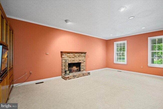 Building Photo - 11811 Dinwiddie Dr