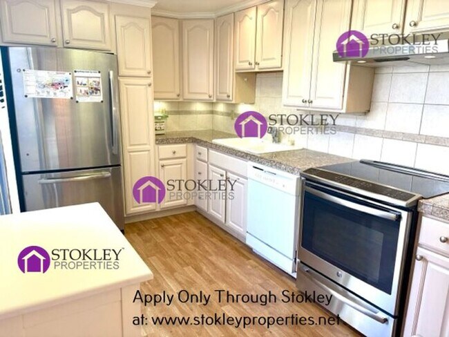 Building Photo - 1109 Fairlawn Ct