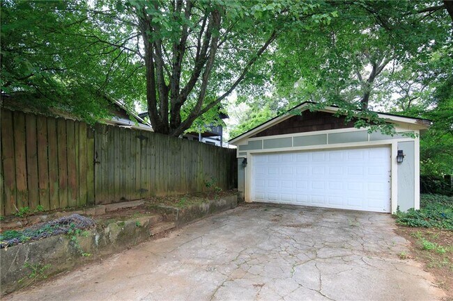 Building Photo - 1656 Hosea L Williams Dr SE