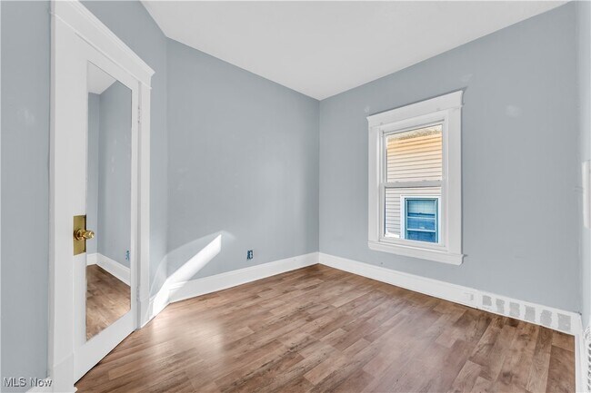Building Photo - 1289 W 115th St