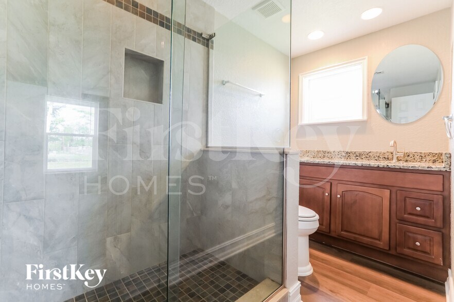 Building Photo - 19242 Edgewater Dr