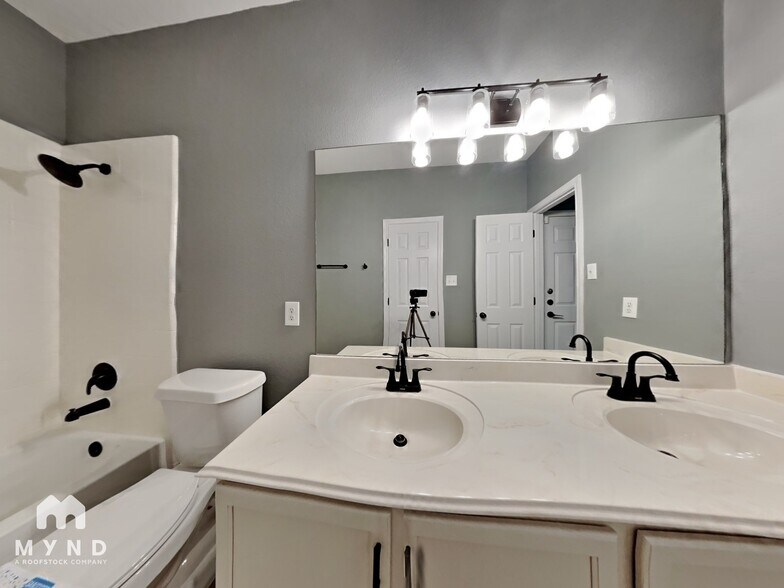 Building Photo - 8014 Winter Park