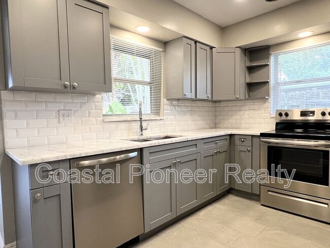 Building Photo - 2489 Del Rio Way