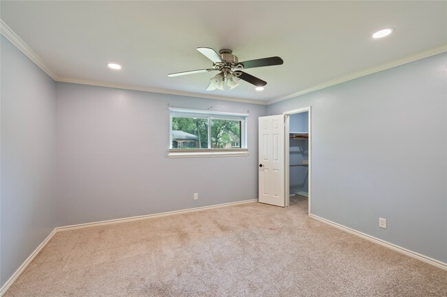 Building Photo - 4034 Shady Springs Dr