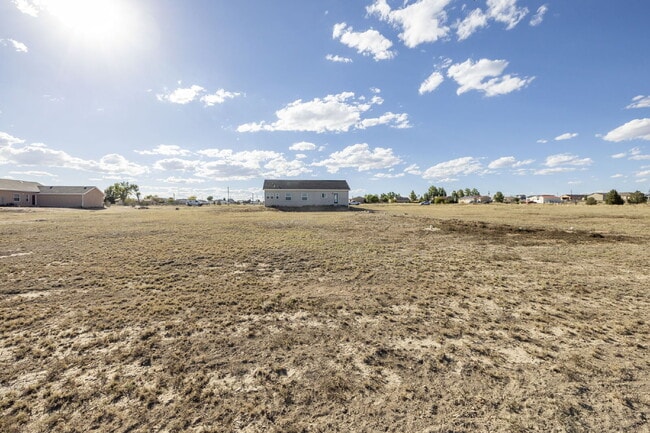 Building Photo - Spacious 3-Bed, 2-Bath Modern Home on 1.16...