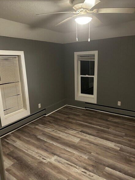 Building Photo - 902 6th Ave NE