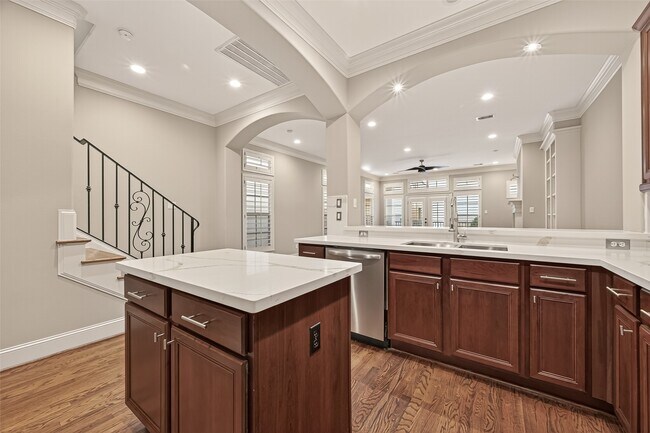 Building Photo - 232 Detering St