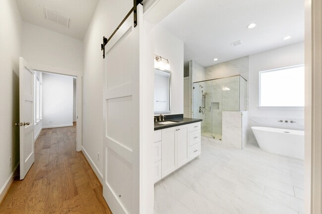 Building Photo - 1127 E 23rd St