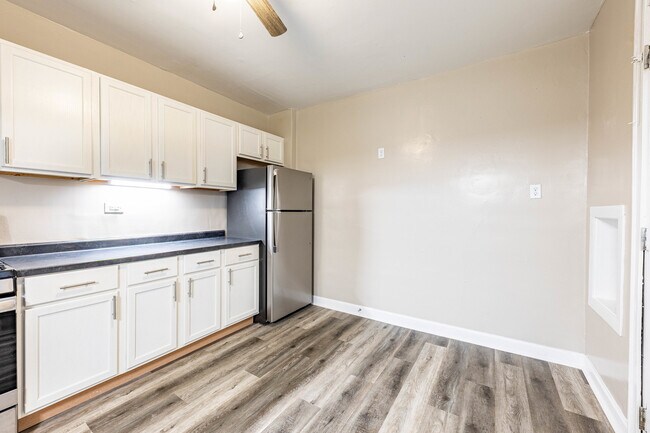 Building Photo - 8401 S Paulina St