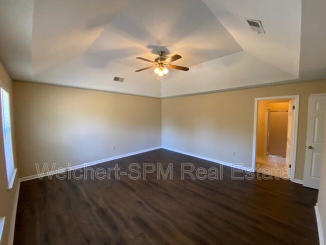 Building Photo - 2245 Easton Dr