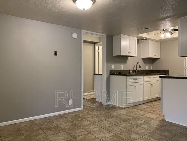 Building Photo - 430 3335 S