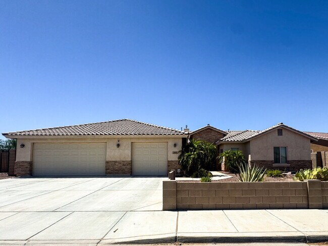 Primary Photo - Exquisite 4-Bedroom, 3-Bath Haven in Sierr...