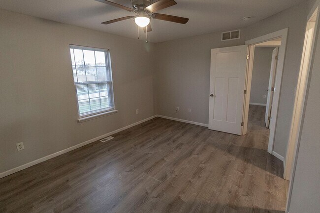 Building Photo - 5301-5303-5303 Currituck Ln