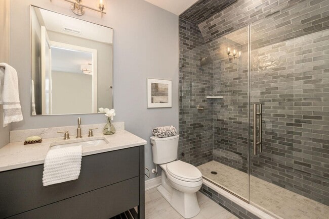 Building Photo - 5589 N Danbury Rd