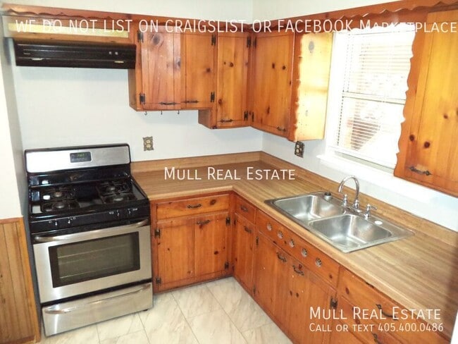 Building Photo - 3002 SW 53rd St