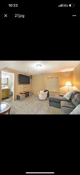 Building Photo - 734 Hillview Rd