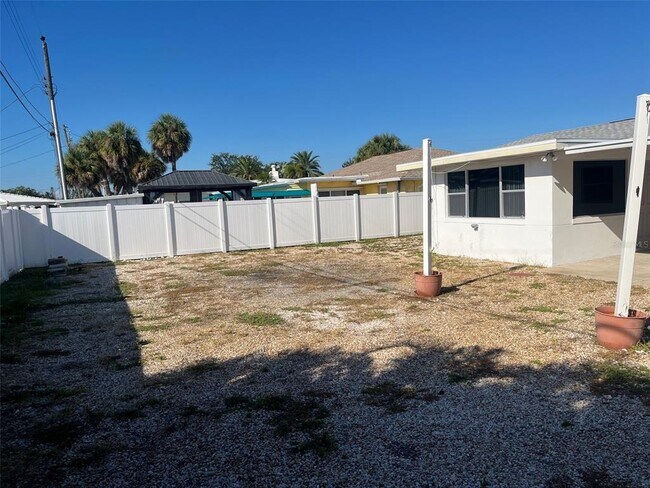 Building Photo - 428 90th Ave