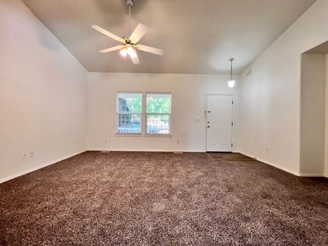 Building Photo - Amazing Home in Mahogany Park