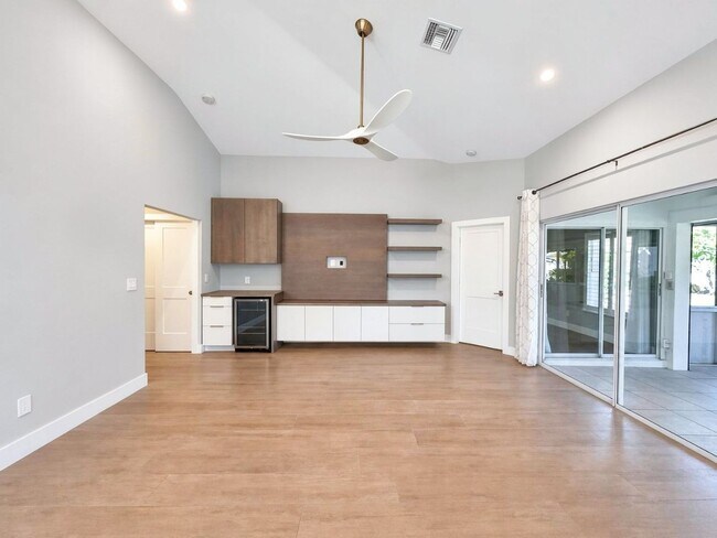 Building Photo - Beautifully renovated 3/2 home now available in the desirable Villages at Country Creek!